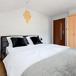Dom Na Widoku W Gorach *