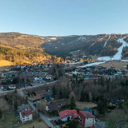 Dom Na Widoku W Gorach * Щирк